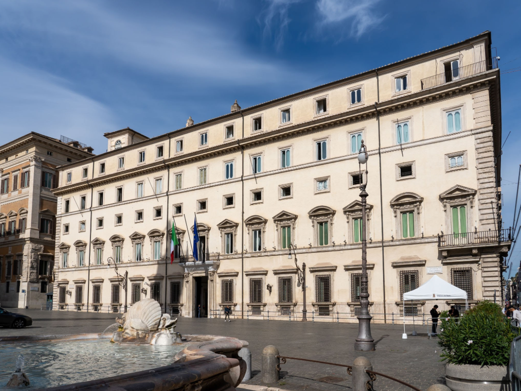 Facciata esterna di Palazzo Chigi a Roma, sede della Presidenza del Consiglio dei Ministri